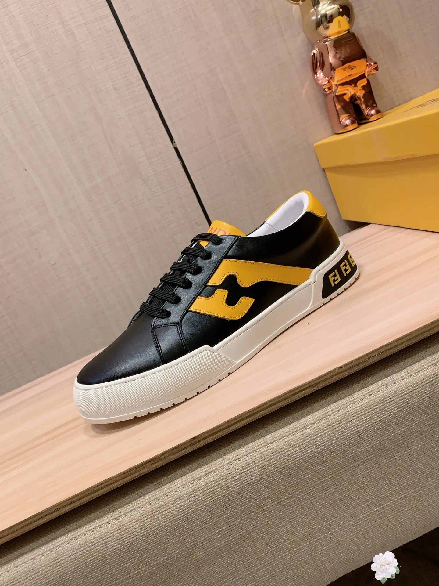 Men's Men's Shoes💰442💰💰🎩🎩[Lightning][Lightning] "FENDI*" The latest and most popular casual shoes, top brand [Seduce] luxury~purchase, top~quality. [Strong] The upper is made of imported breathable cowhide material ➕ breathable sheepskin feet (•) with fine workmanship. The original stylish and stylish soft rubber wear-resistant and non-slip outsole is light and comfortable on the feet. The real thing looks better when taken in real life. 226: code: 38-44, white and black selected